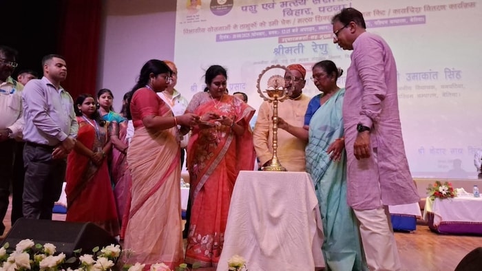 बेतिया में मछुआरों को मिली सौगात