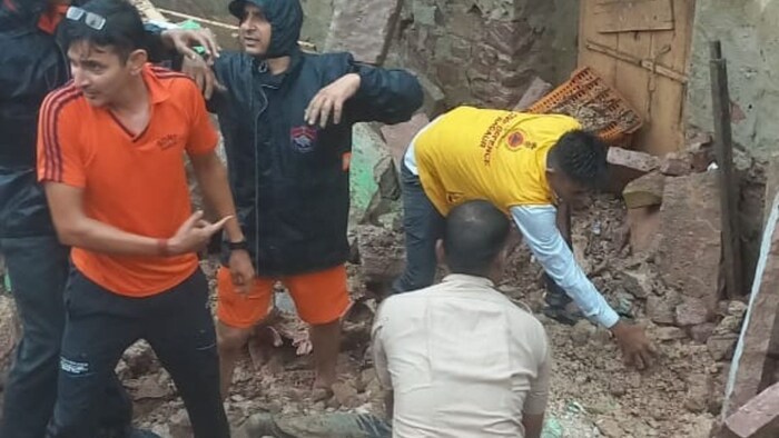 एसडीआरएफ टीम द्वारा बचाव कार्य जारी