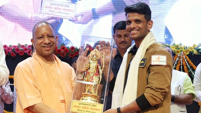 मुख्यमंत्री योगी आदित्यनाथ ने ग्रुप कैप्टन शुभांशु शुक्ला को लखनऊ में किया सम्मानित