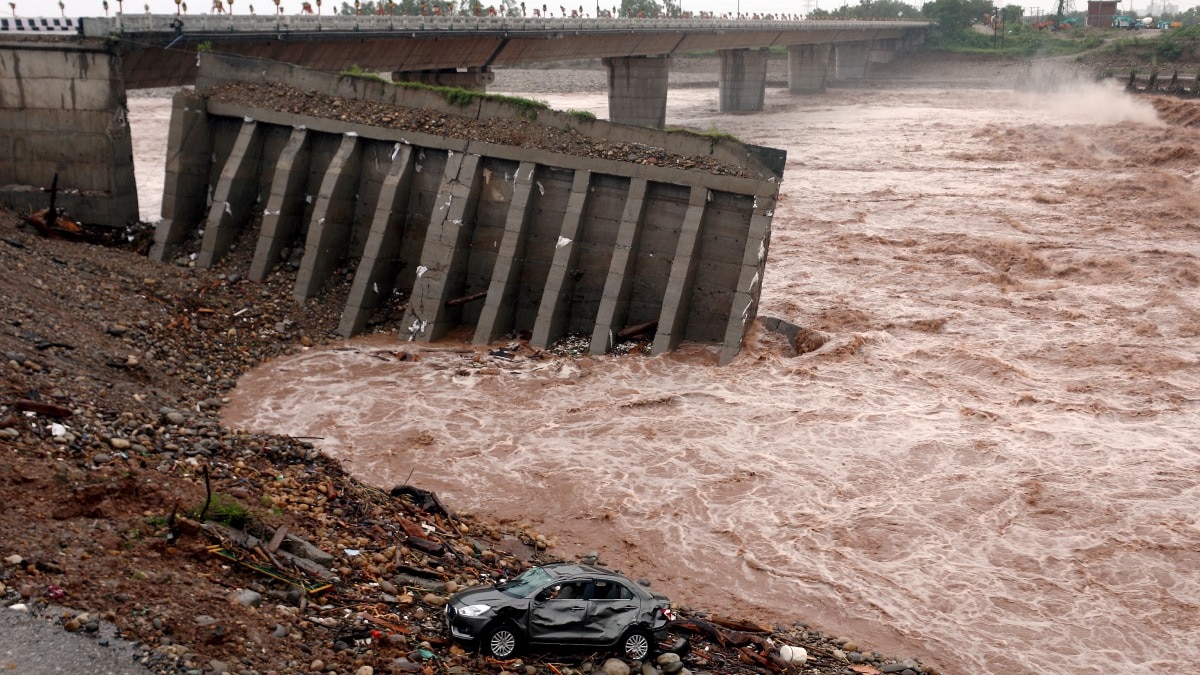 Weather News: जम्‍मू में अभी नहीं थमेगी बारिश, दिल्‍ली से लेकर पंजाब तक बरसेंगे बादल 