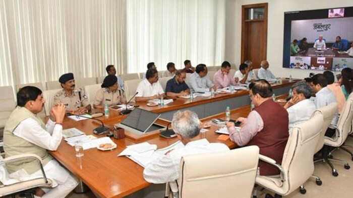 MP CM on Fertilizer Distribution