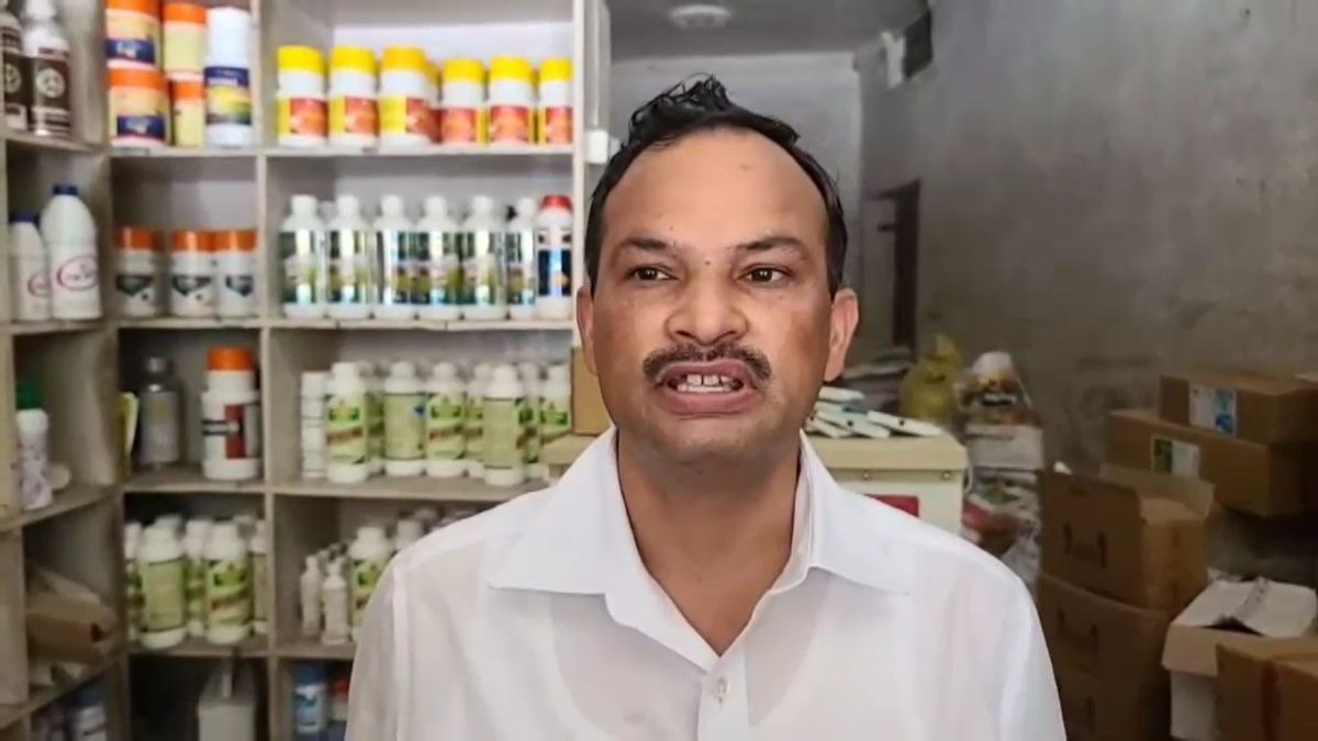खाद की कमी से किसान परेशान