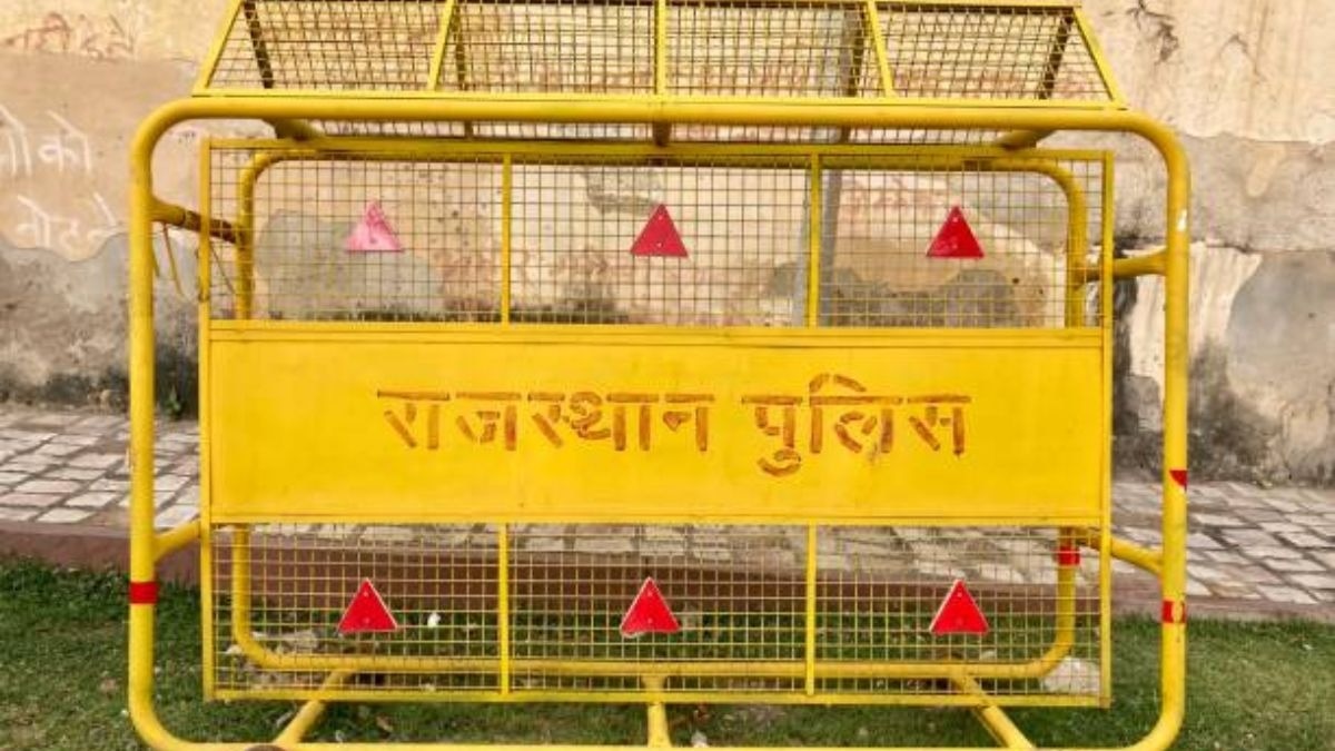 जमीन विवाद सुलझाने पहुंचे पुलिसकर्मी ने महिला के मारा थप्पड़, वीडियो वायरल