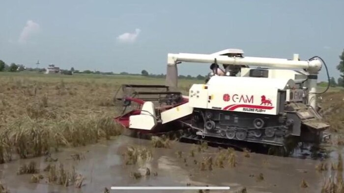 ट्रैक वाला हार्वेस्टर मशीन