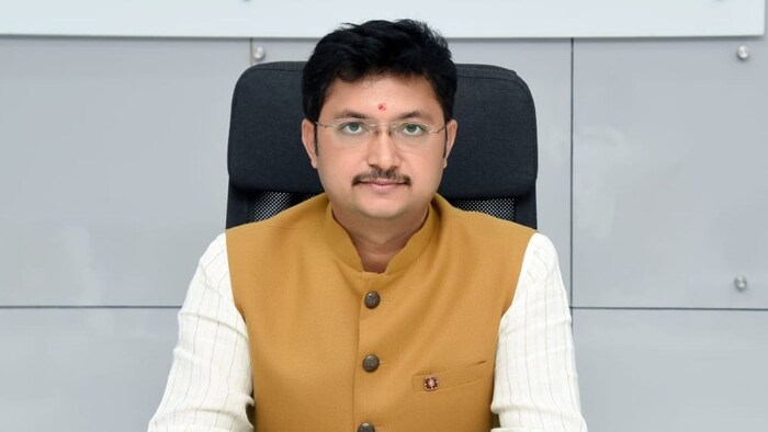 Dharashiv Collector Keerthi Kiran Pujar