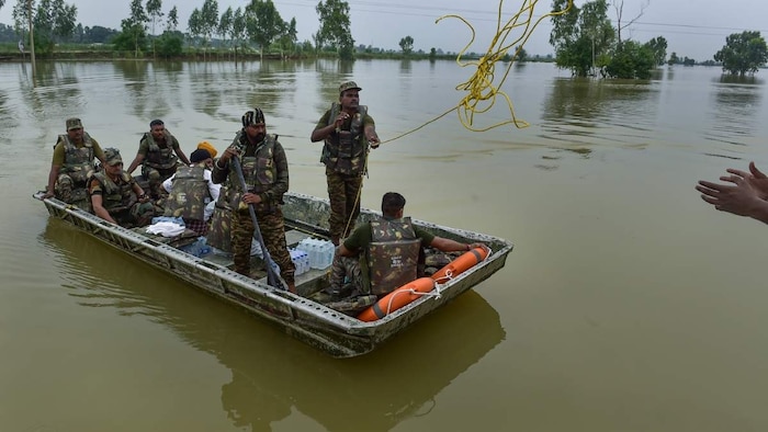 पंजाब में लगातार बारिश और बाढ़ से हालात गंभीर