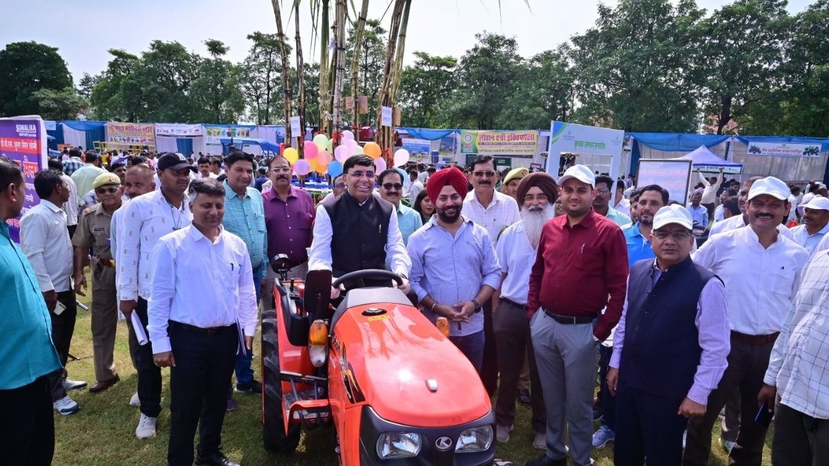 हरदोई में गन्ना किसानों की आय-उपज बढ़ाने के लिए हुआ किसान सम्मेलन, मशीनों पर खूब हुई चर्चा