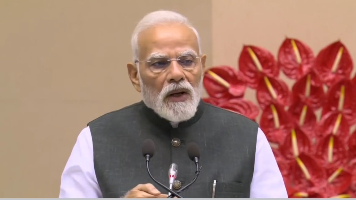 PM Modi honored ITI toppers.