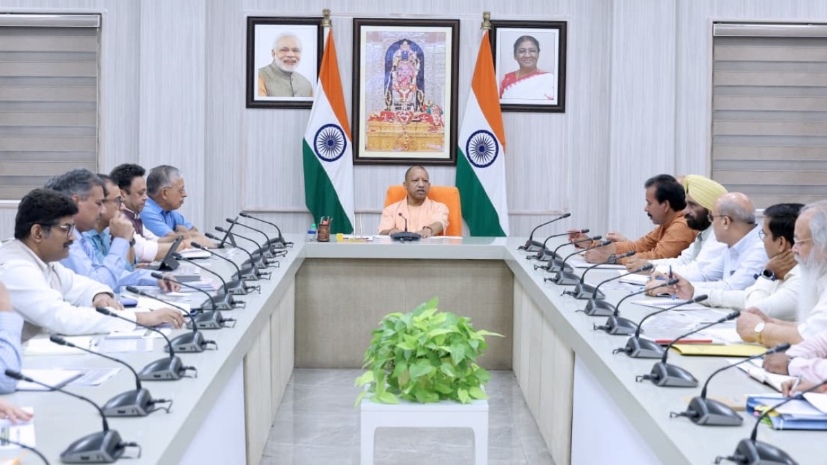 उत्तर प्रदेश के मुख्यमंत्री योगी आदित्यनाथ ने बुलाई समीक्षा बैठक (Photo-Social Media)