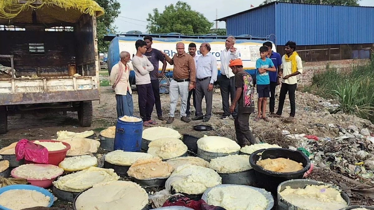 उन्नाव, मथुरा और लखनऊ में दर्ज कराई गईं तीन एफआईआर