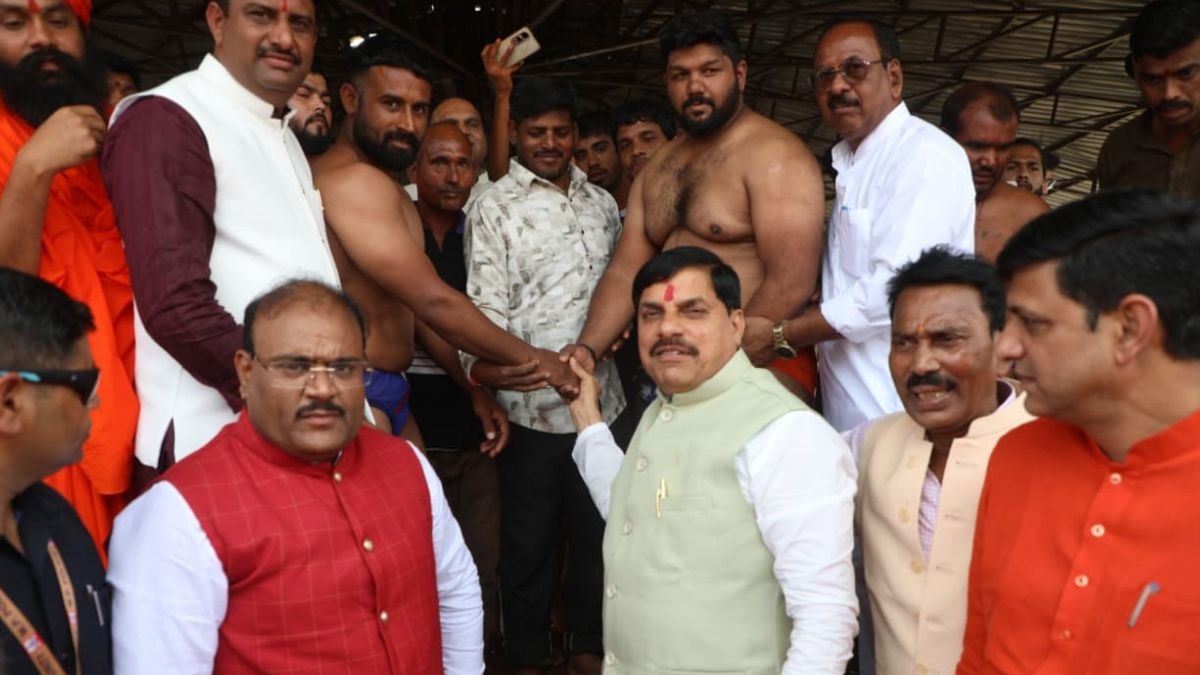 MP CM In hatod Gaushala