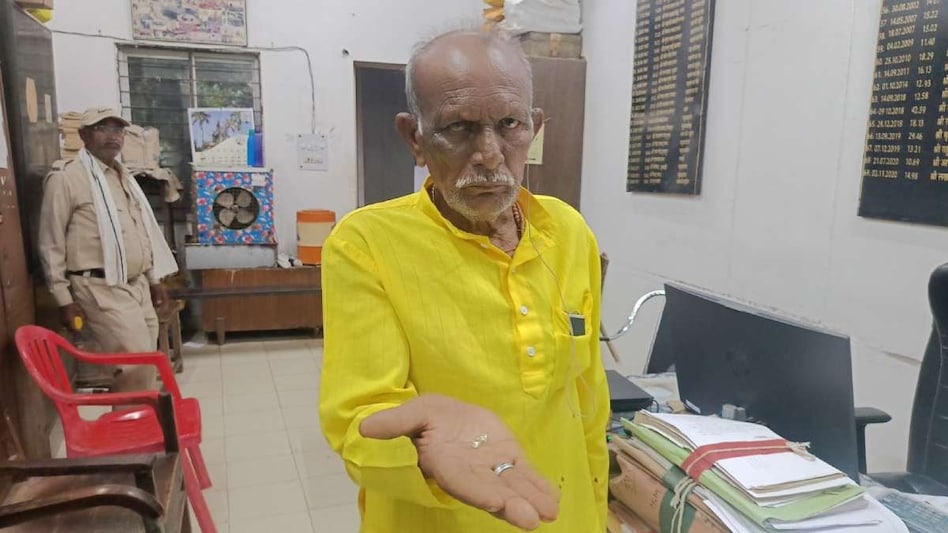 पन्ना में चमकी मजदूर की किस्मत, 9 दिनों के अंदर मिला करोड़ों का हीरा... जानें कीमत   पन्ना में चमकी मजदूर की किस्मत, 9 दिनों के अंदर मिला करोड़ों का हीरा... जानें कीमत