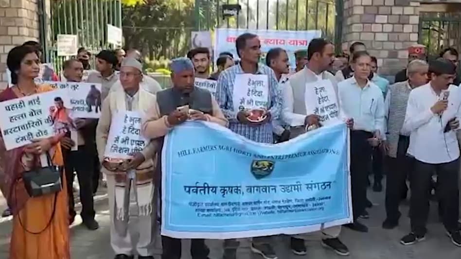एप्पल मिशन योजना का पैसा न मिलने पर किसानों का प्रदर्शन, कृषि मंत्री बोले — 15 दिन में मिलेगी सब्सिडी एप्पल मिशन योजना का पैसा न मिलने पर किसानों का प्रदर्शन, कृषि मंत्री बोले — 15 दिन में मिलेगी सब्सिडी