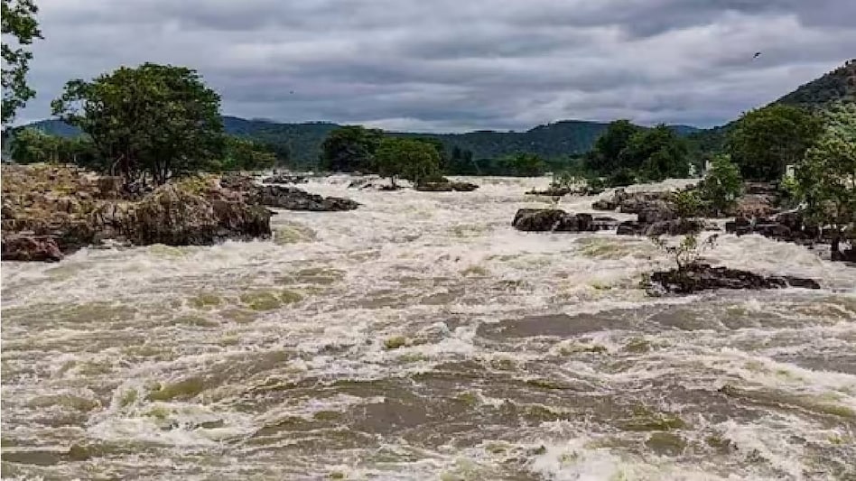 Montha Cyclone: कमजोर पड़ा चक्रवाती तूफान मोंथा, इन राज्यों में भारी बारिश के आसार Montha Cyclone: कमजोर पड़ा चक्रवाती तूफान मोंथा, इन राज्यों में भारी बारिश के आसार