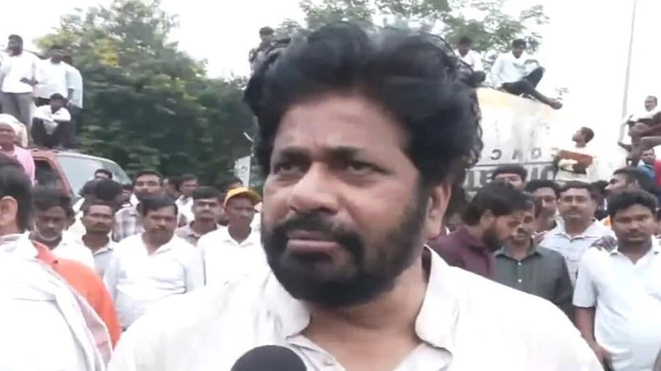 Maharashtra Farmers Protest: बच्चू कडू का रेल रोको आंदोलन 'रद्द', सामने आया बड़ा अपडेट Maharashtra Farmers Protest: बच्चू कडू का रेल रोको आंदोलन 'रद्द', सामने आया बड़ा अपडेट