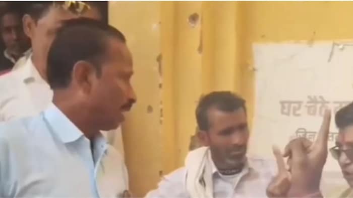 तहसीलदार और किसानों के बीच जमकर हुई बहस