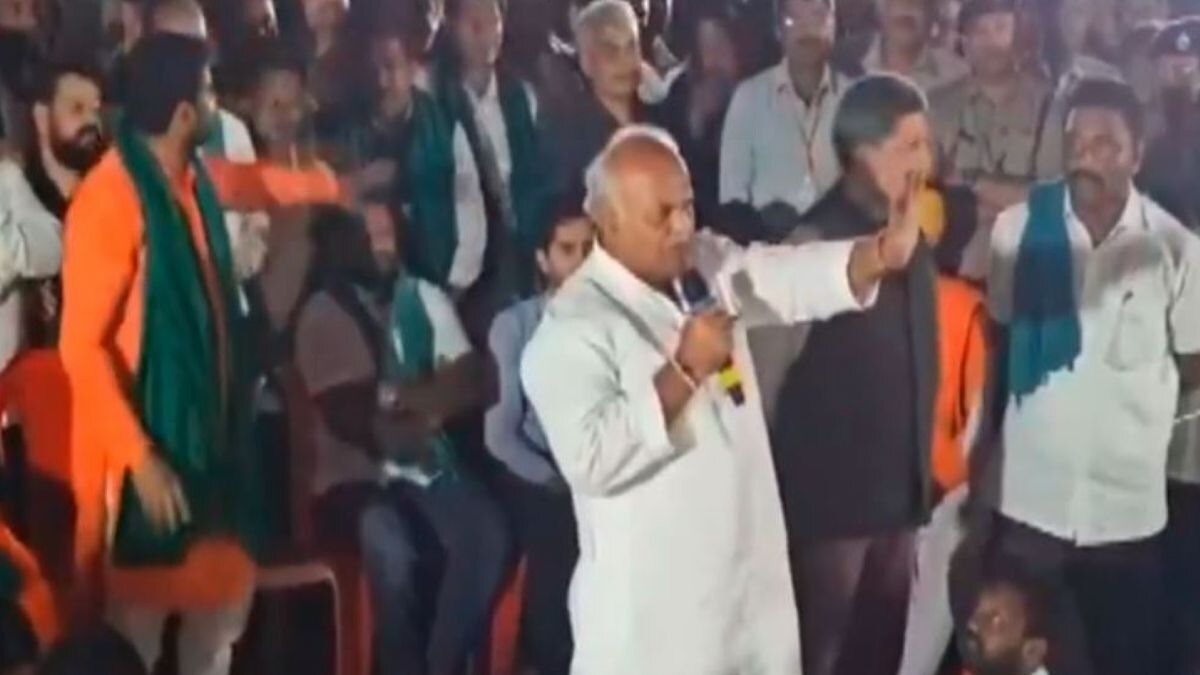 Karnataka Minister Car attacked