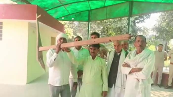 अनोखा विरोध प्रदर्शन