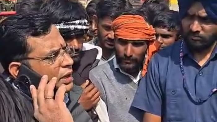 एमपी में खाद की कमी को लेकर किसानों का गुस्सा