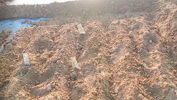 किसानों ने खेत में लगाए 500 रुपये के नोट