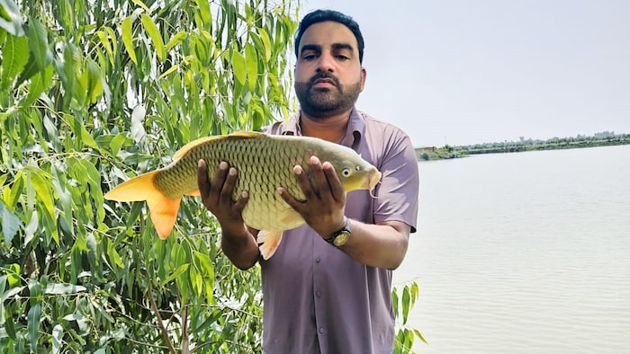 बाराबंकी के फतेहपुर तहसील के बकरापुर गांव के किसान असलम खान