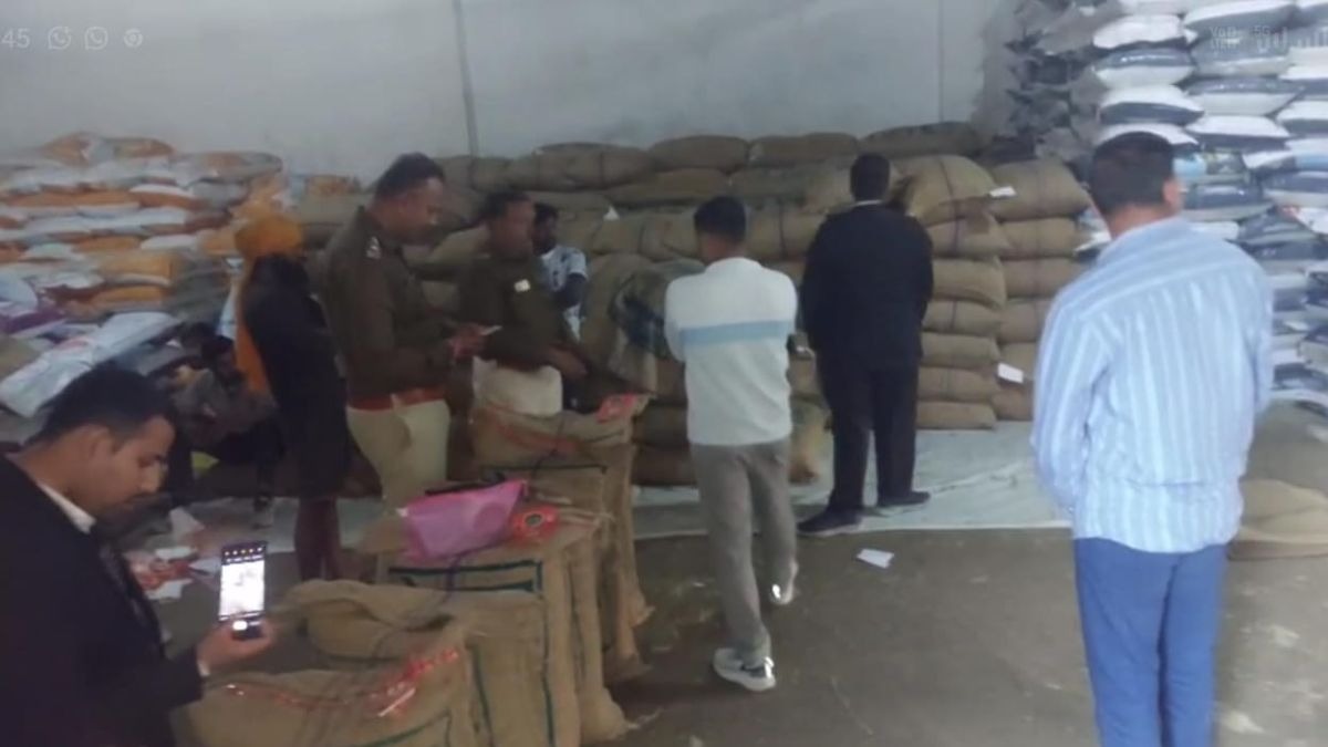 नकली पशु आहार का पर्दाफाश