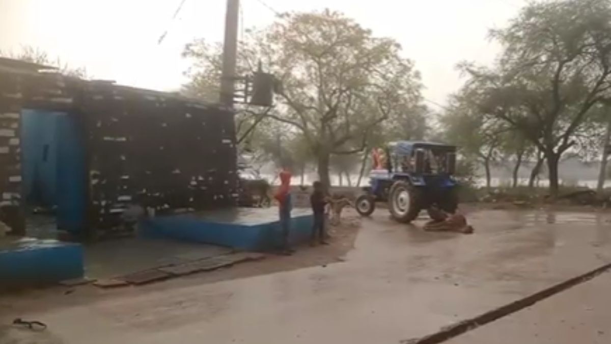 शव को ट्रैक्टर से बांधकर घसीटा
