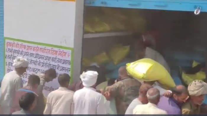 खाद की लूटमार