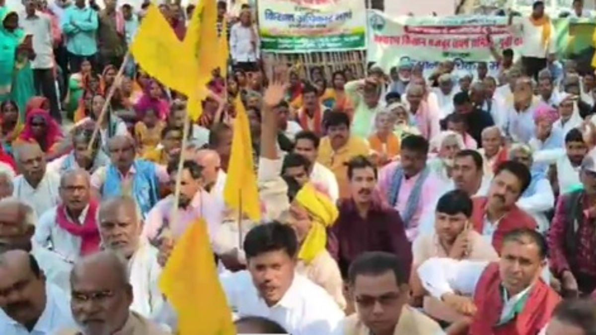 बेतिया राज जमीन मुद्दा गरमाया, सरकार के फैसले के विरोध में सड़क पर उतरे किसान