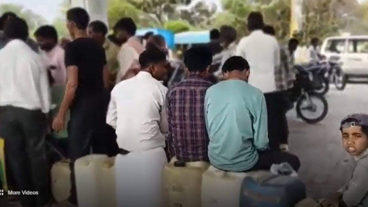 किसान गैलन में भरवा रहे डीजल