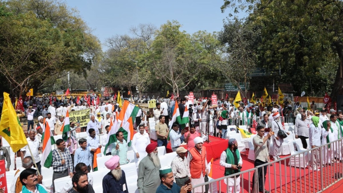 केंद्र की नीतियों के खिलाफ SKM ने दिल्‍ली में लगाई मजदूर-किसान संसद, बड़े आंदोलन की दी चेतावनी