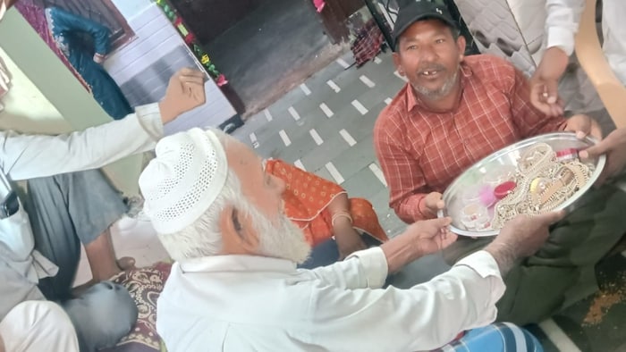 Pali trader returns jewellery