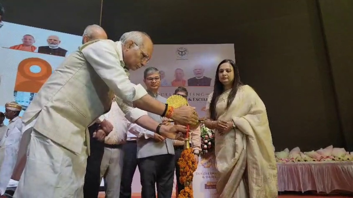 लखनऊ में शुरू हुआ 'दुग्ध स्वर्ण महोत्सव', पशुधन मंत्री धर्मपाल बोले- अब गाय कसाई को देखकर नहीं कांपती...