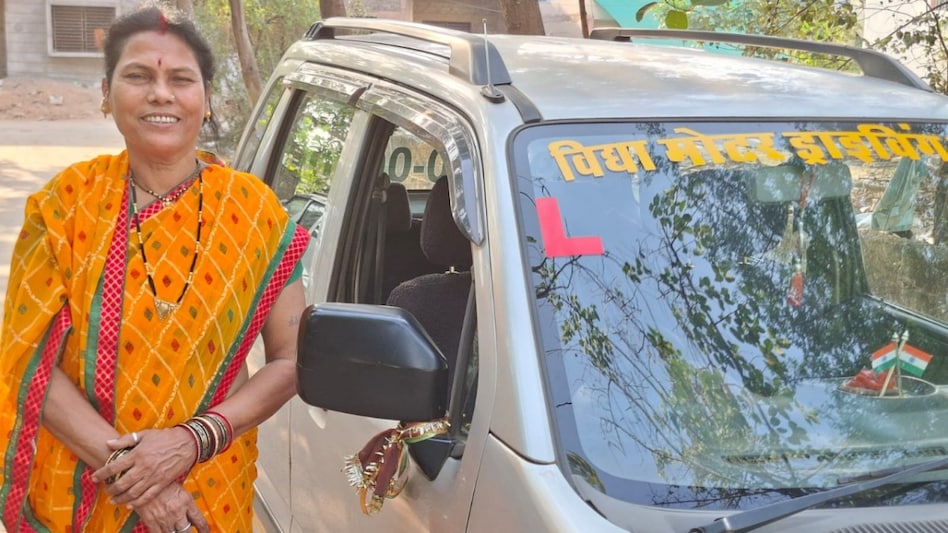 बैलगाड़ी से ड्राइविंग स्कूल तक: सुखिया वर्मा बनीं महिलाओं की आत्मनिर्भरता की मिसाल बैलगाड़ी से ड्राइविंग स्कूल तक: सुखिया वर्मा बनीं महिलाओं की आत्मनिर्भरता की मिसाल