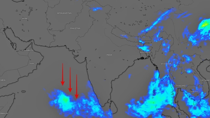 Monsoon advancing