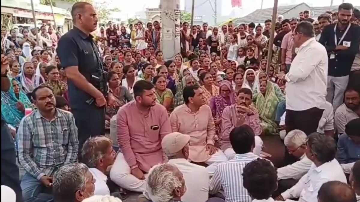 चार दिन से आंदोलन कर रहे हैं किसान