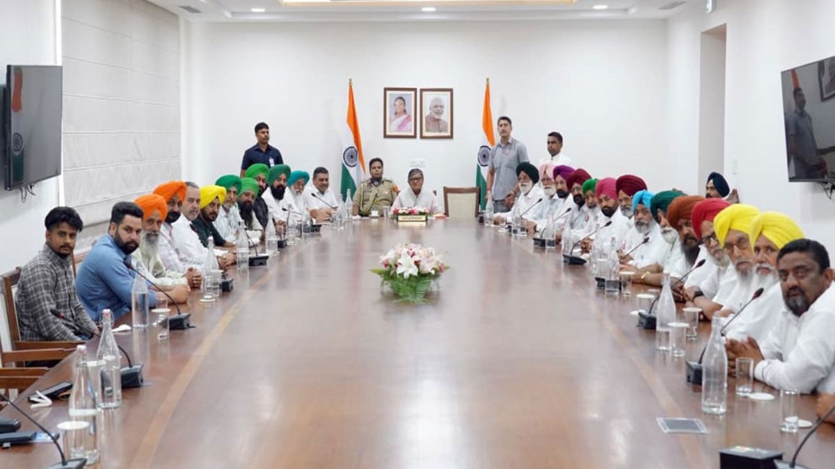SKM Delegation Meet Punjab Governor