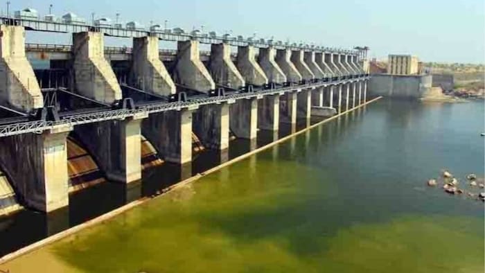जलाशयों में भी पिछले साल से कम पानी