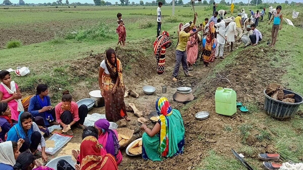 सरकार ने बढ़ाई ग्रामीण मजदूरी दरें