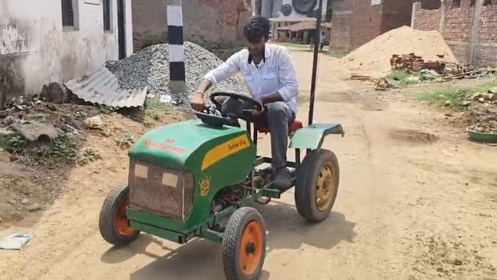 बैटरी से चलने वाला मिनी ट्रैक्टर