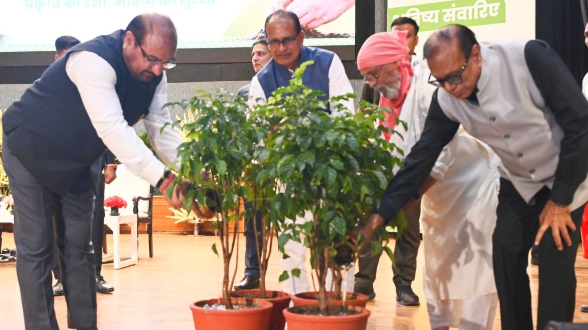 हर परिवार लगाए एक पेड़, शिवराज सिंह चौहान ने शुरू किया 'वृक्ष मित्र' जनआंदोलन