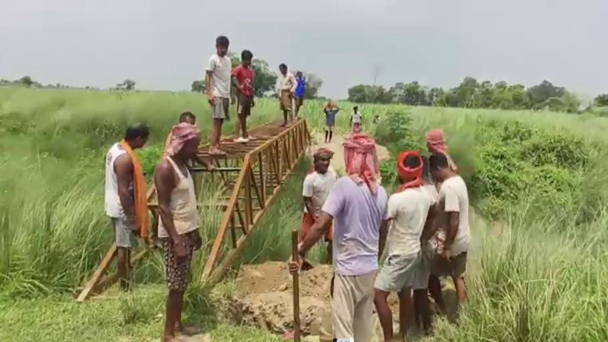 गांव वालों ने चंदे से बना दिया 60 फीट लंबा पुल