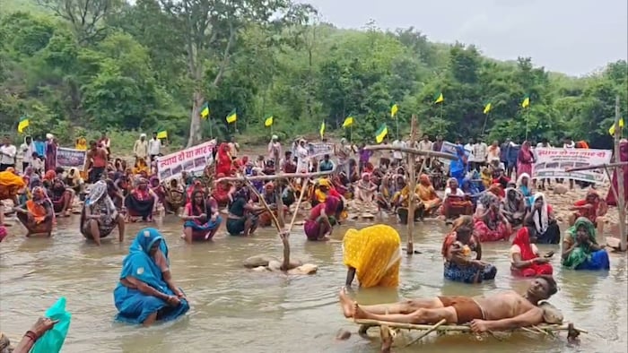 जमीन, मुआवजा और रोजगार की मांग को लेकर किसान आंदोलन तेज