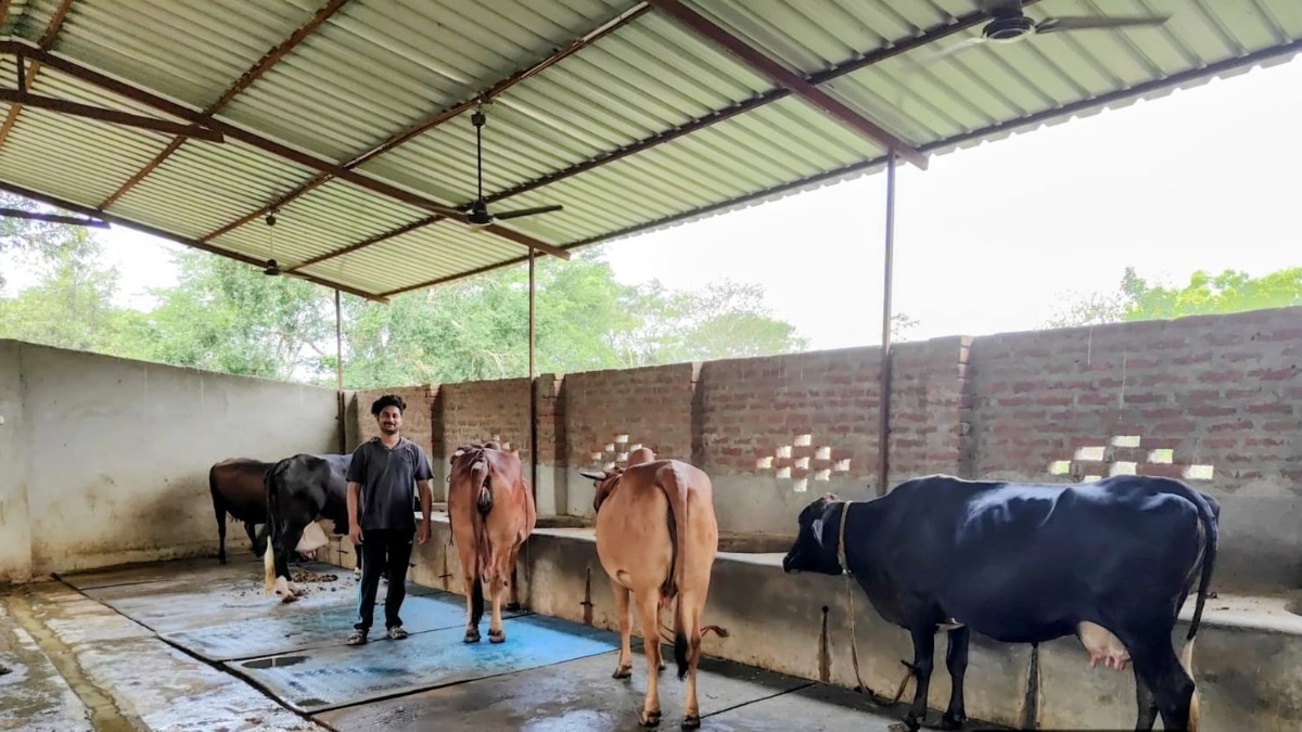 प्रतापगढ़ के सांड़वा चंडिका गांव निवासी शिवम सिंह