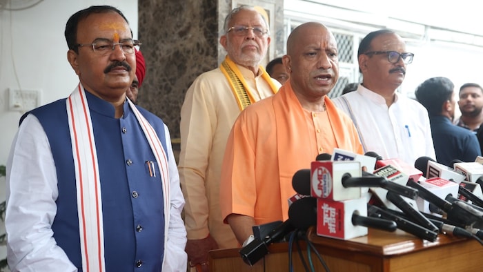सदन के बाहर मीडिया को संबोधित करते मुख्यमंत्री योगी आदित्यनाथ