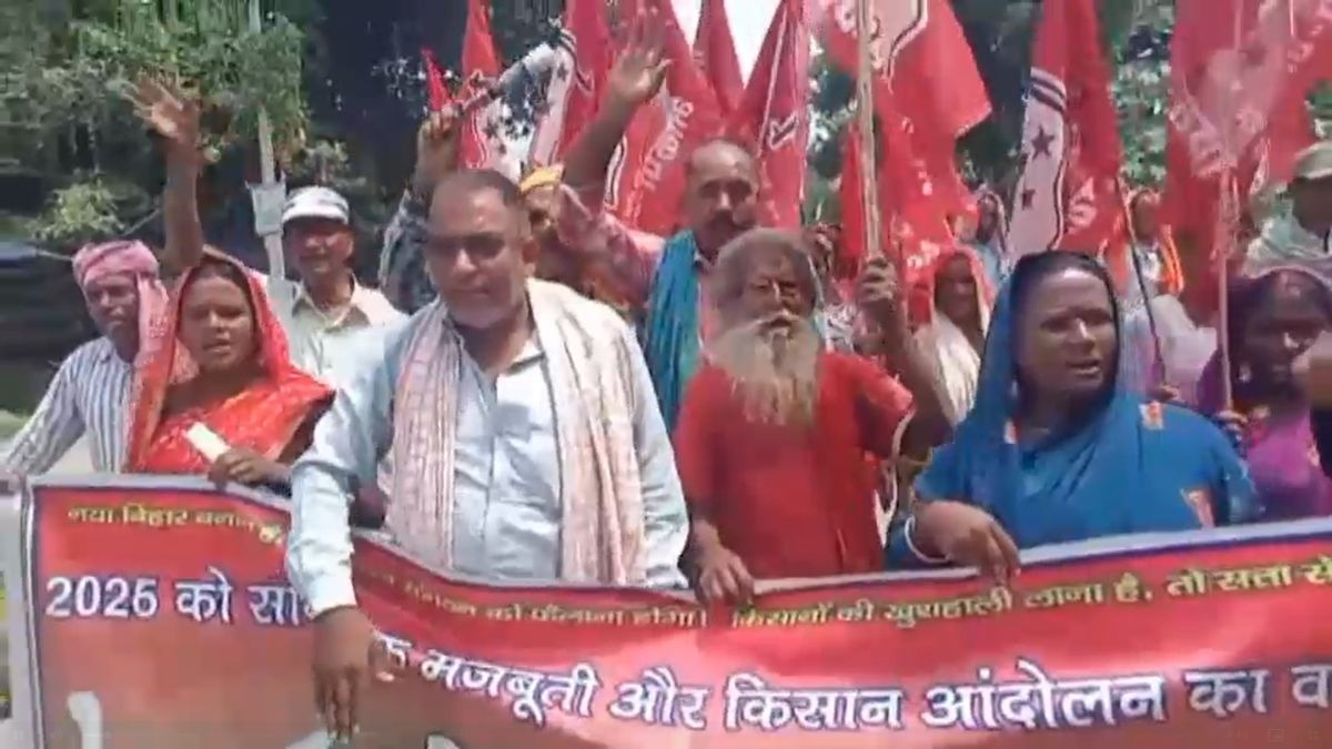 बांका में न्यूक्लियर पावर प्लांट के विरोध में किसानों का प्रदर्शन