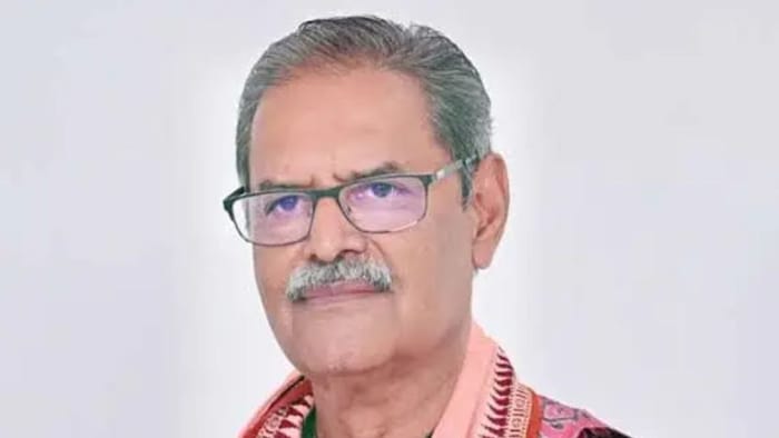 काम में लापरवाही बर्दाश्त नहीं होगी