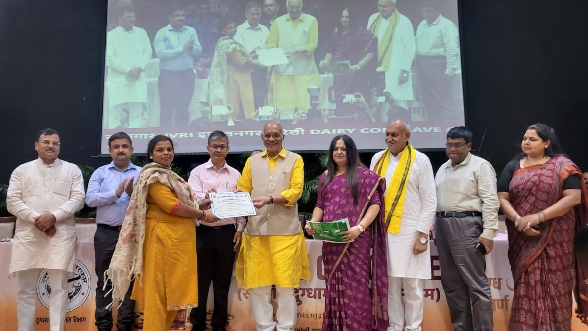 उत्तर प्रदेश के पशुधन एवं दुग्ध विकास मंत्री धर्मपाल सिंह