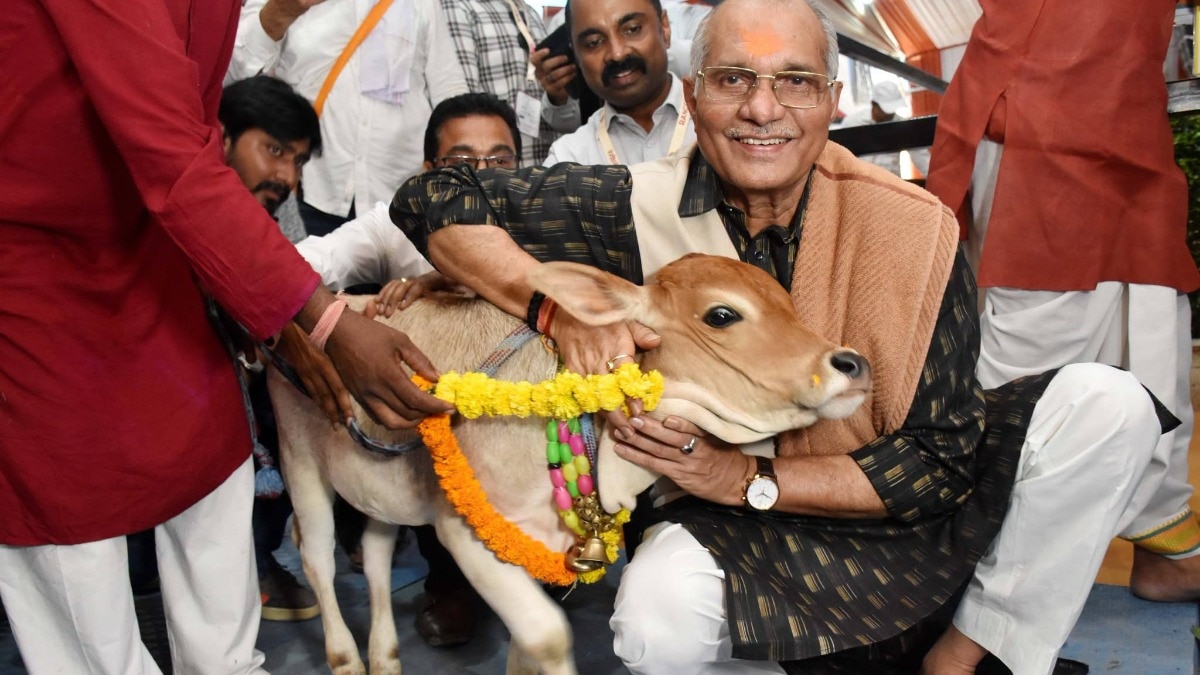 minister dharampal singh उत्तर प्रदेश सरकार के पशुधन मंत्री धर्मपाल सिंह