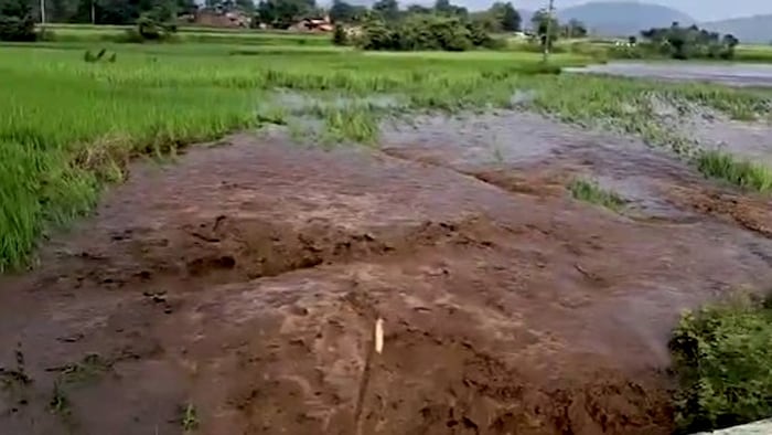 रांची के सिल्ली में चेक डैम टूटा